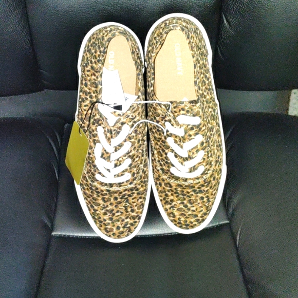 Old Navy leopard lace up sneakers